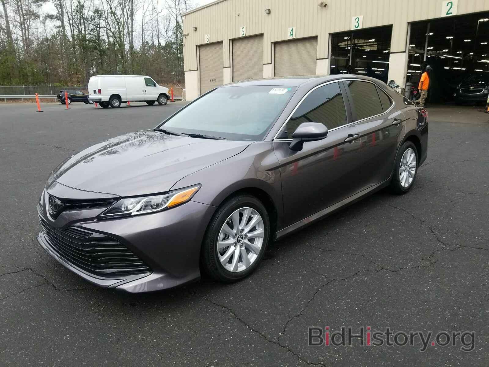 Photo 4T1B11HK7JU628337 - Toyota Camry LE 2018