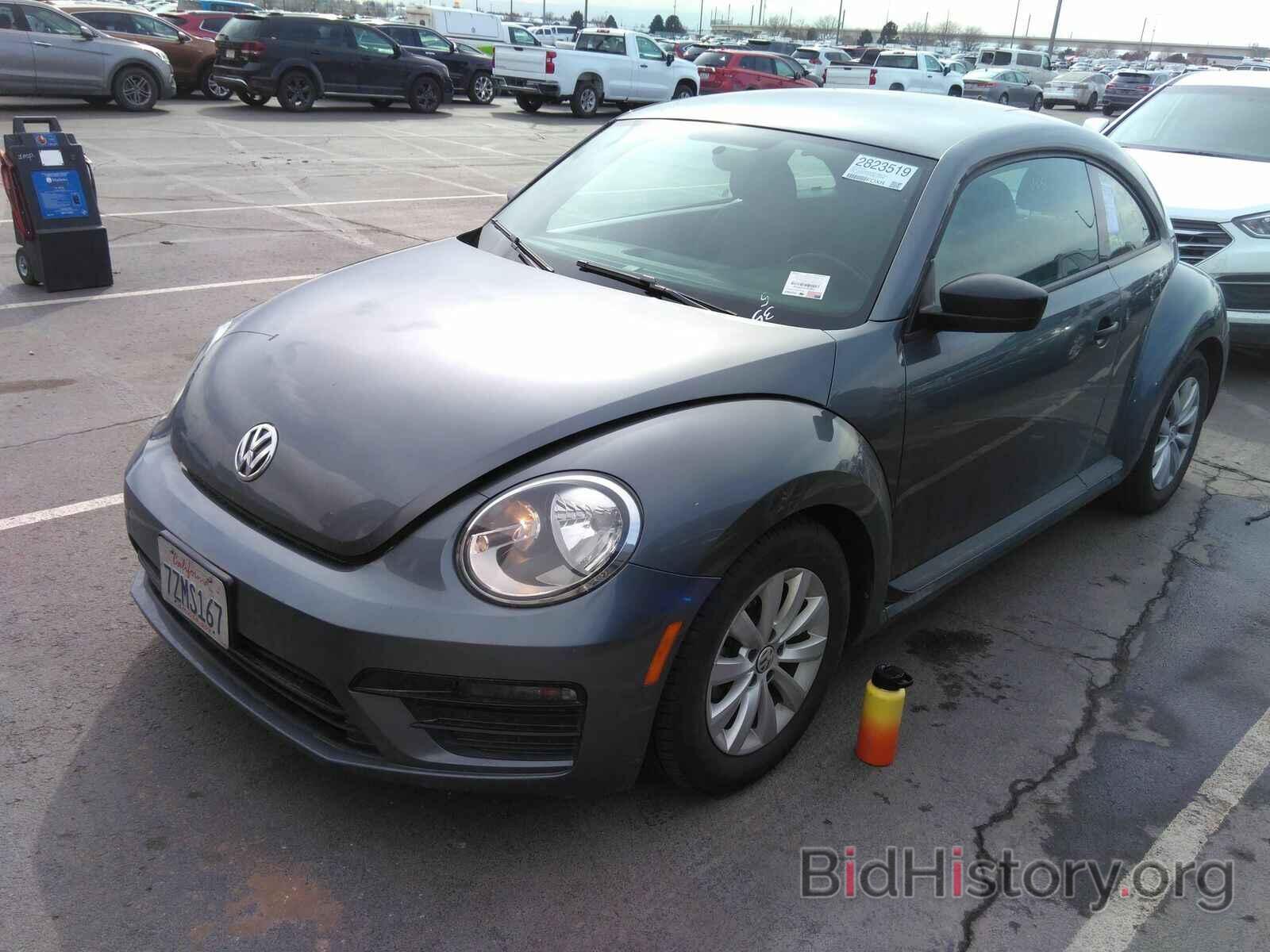 Photo 3VWFD7AT4JM704956 - Volkswagen Beetle 2018