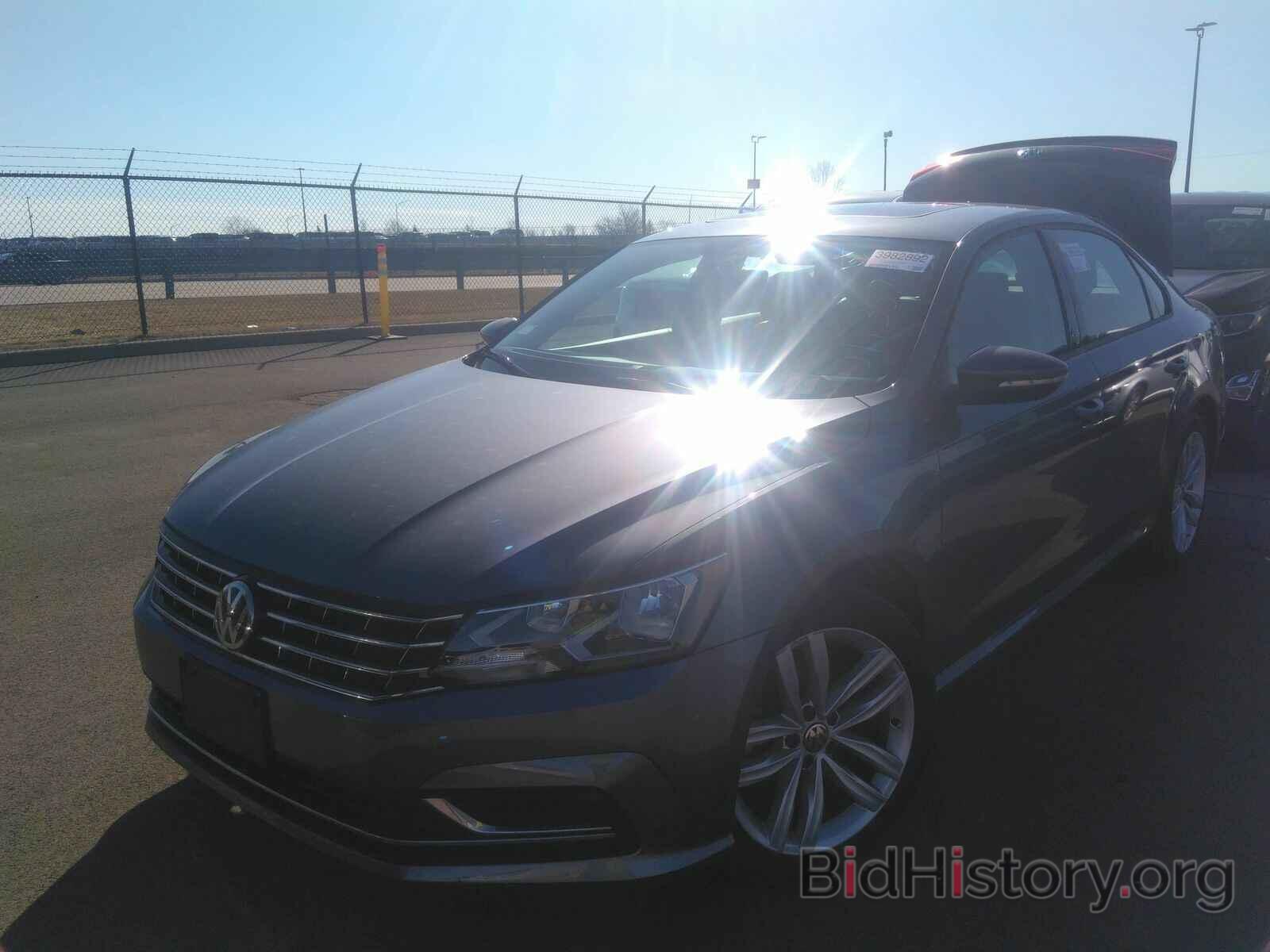 Photo 1VWLA7A35KC011358 - Volkswagen Passat 2019