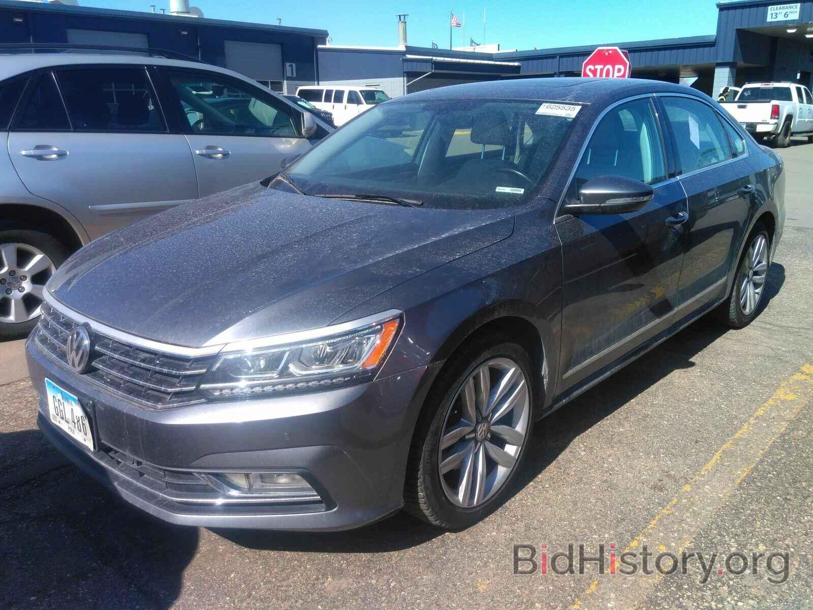 Photo 1VWGT7A31HC081671 - Volkswagen Passat 2017