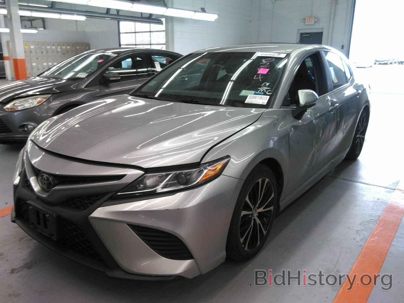 Photo 4T1B11HK6JU070254 - Toyota Camry 2018