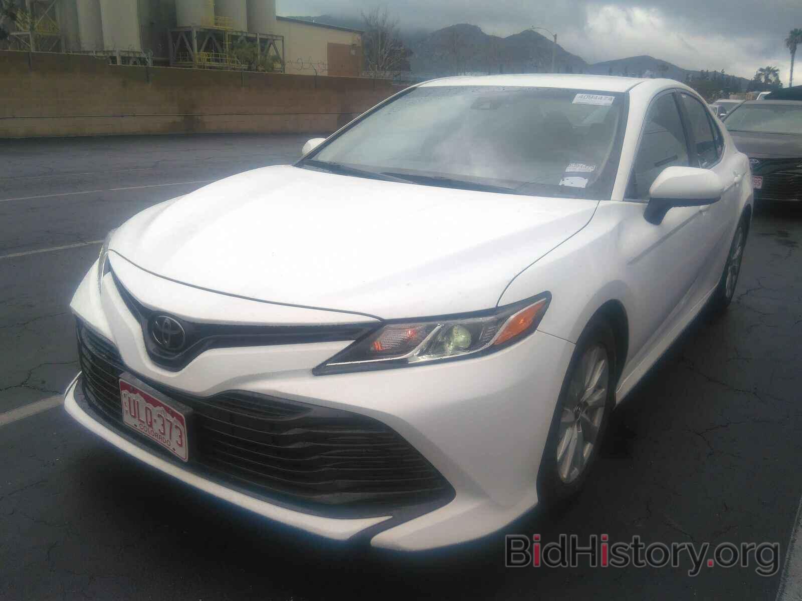 Фотография 4T1B11HK5JU124272 - Toyota Camry LE 2018