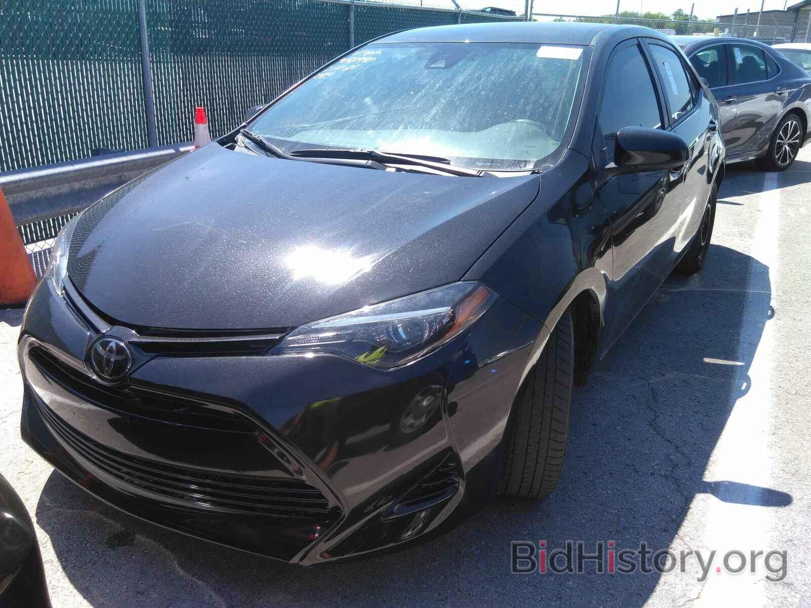 Photo 2T1BURHE2JC042940 - Toyota Corolla LE 2018