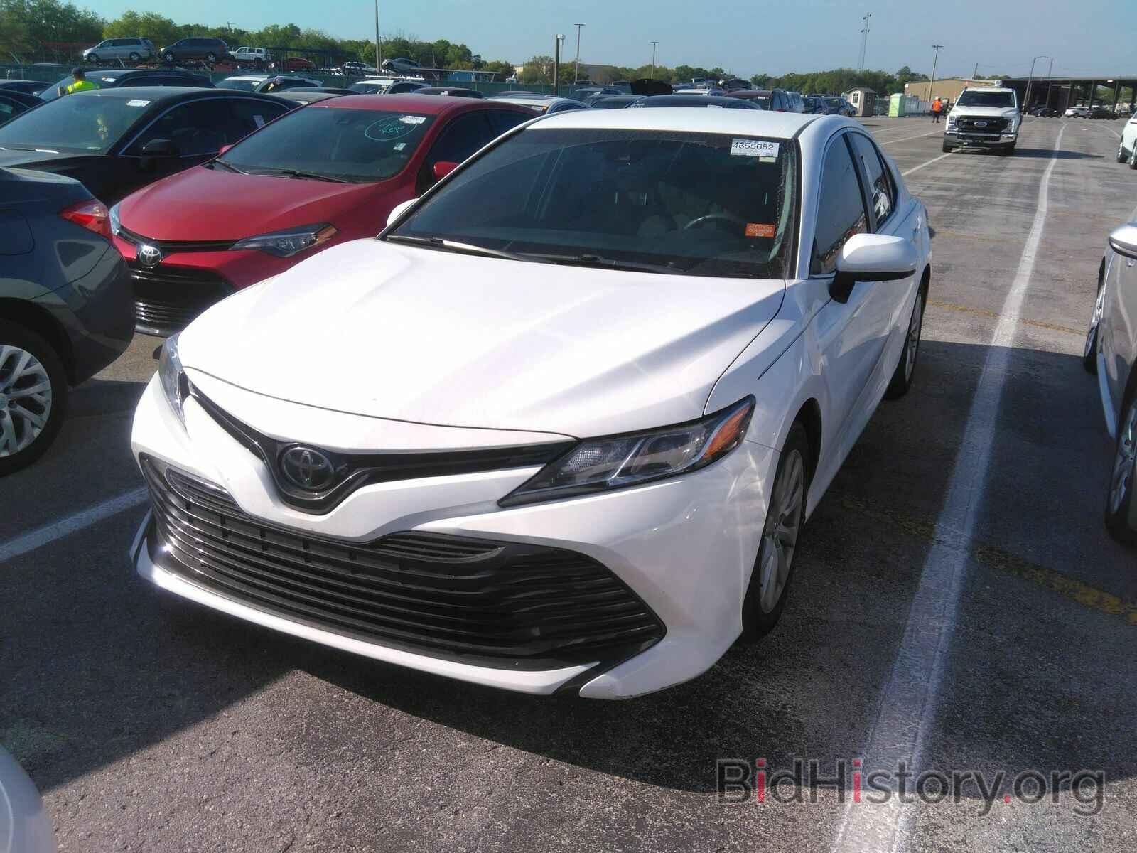 Photo 4T1B11HK4JU574690 - Toyota Camry LE 2018