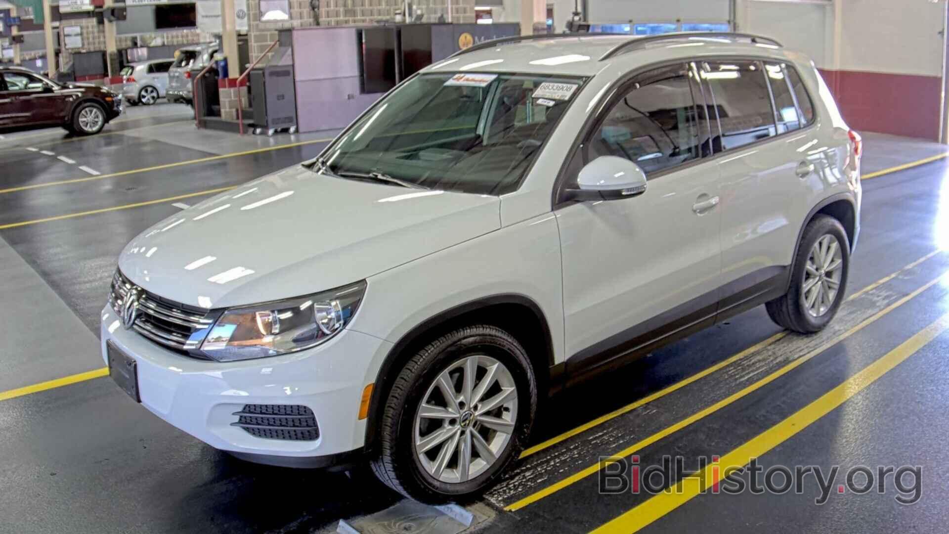 Photo WVGBV7AX5HK053626 - Volkswagen Tiguan Limited 2017