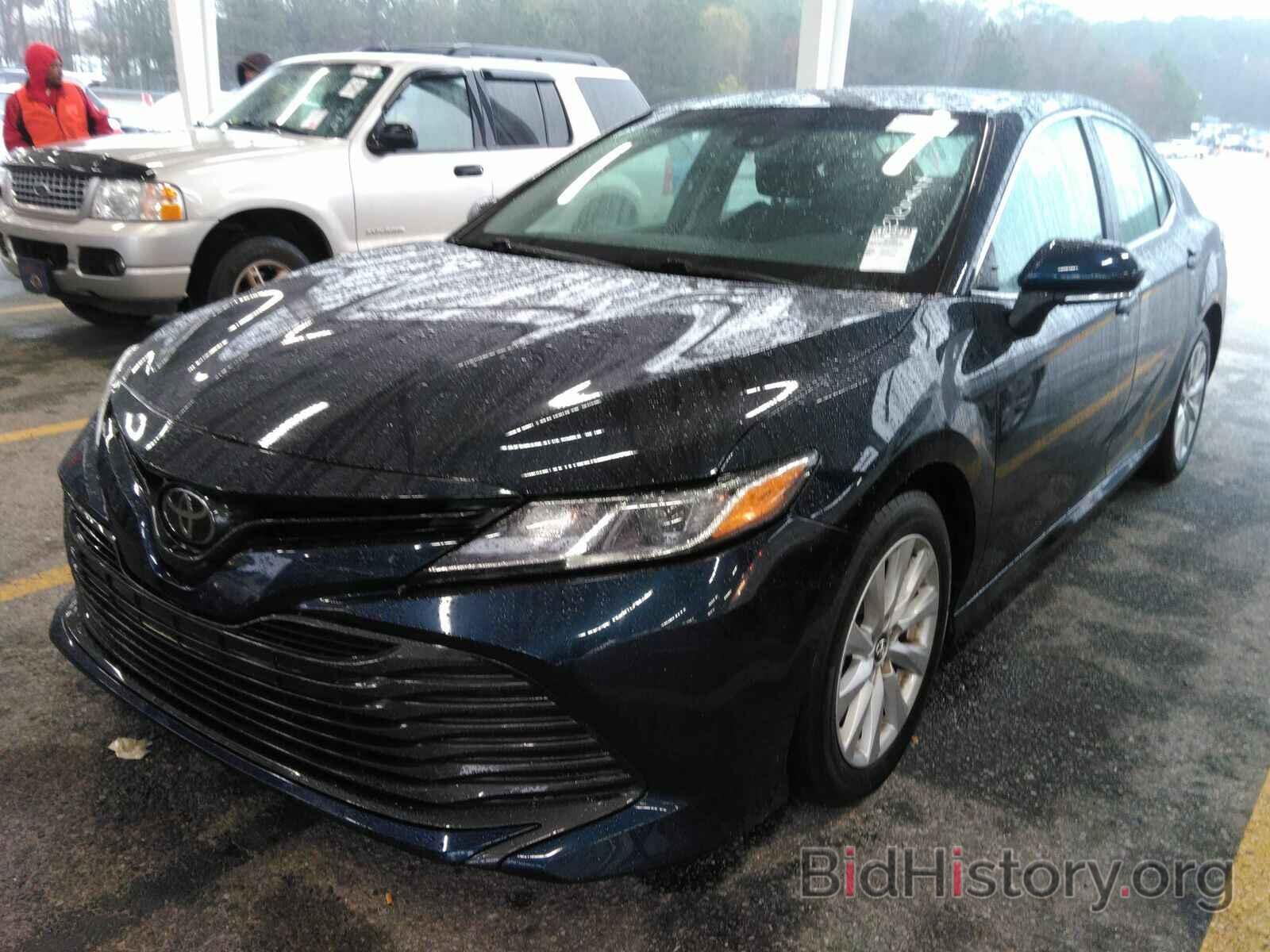 Photo 4T1B11HK4JU586161 - Toyota Camry LE 2018