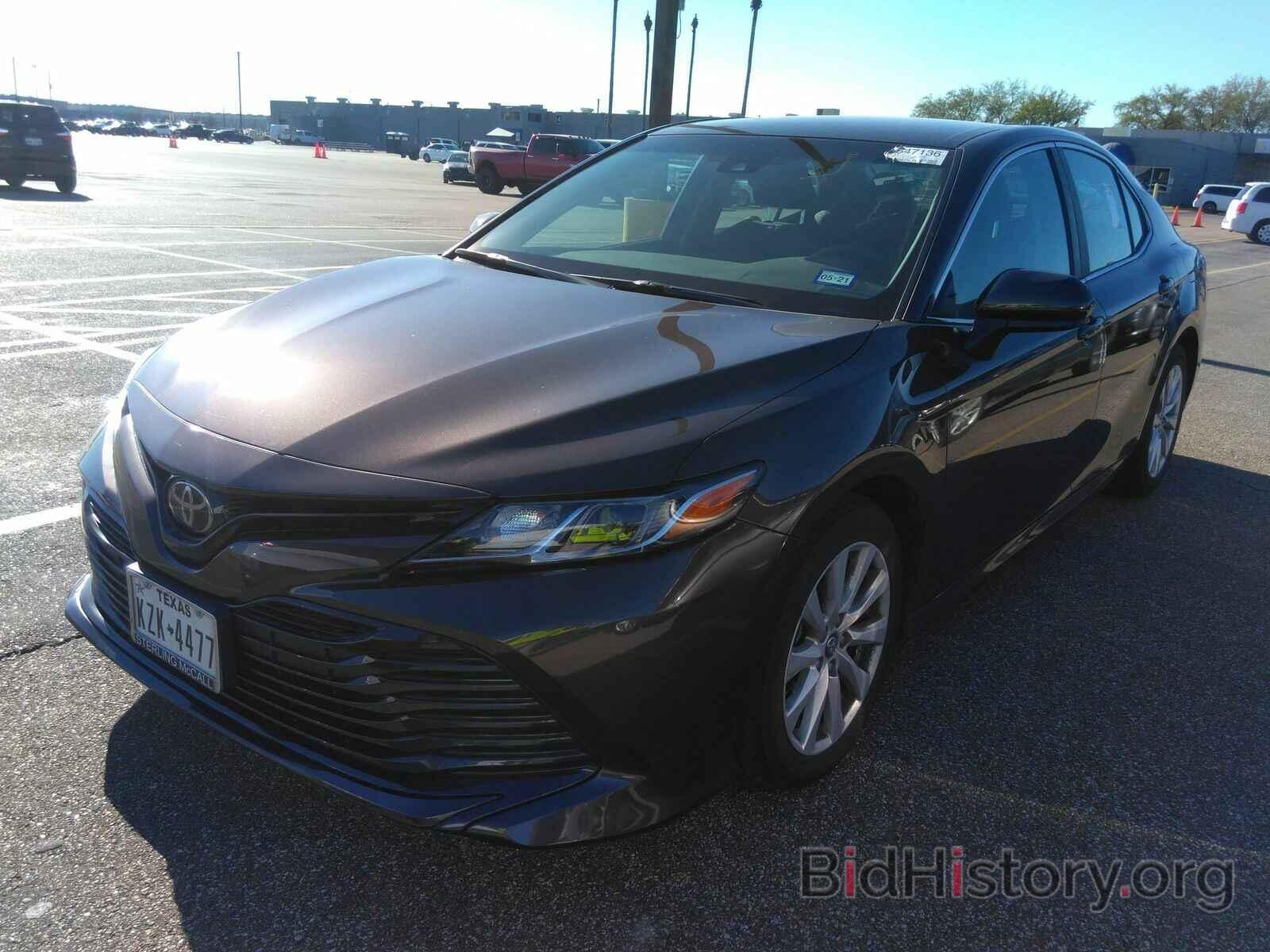 Photo 4T1B11HK0JU110506 - Toyota Camry LE 2018