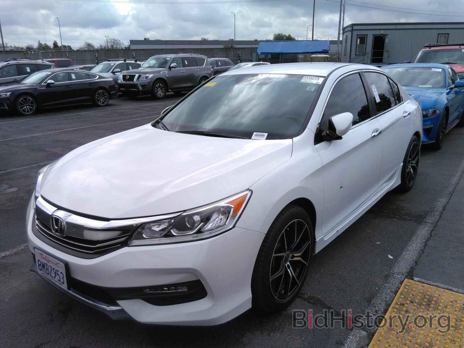 Photo 1HGCR2F58HA002989 - Honda Accord Sedan 2017