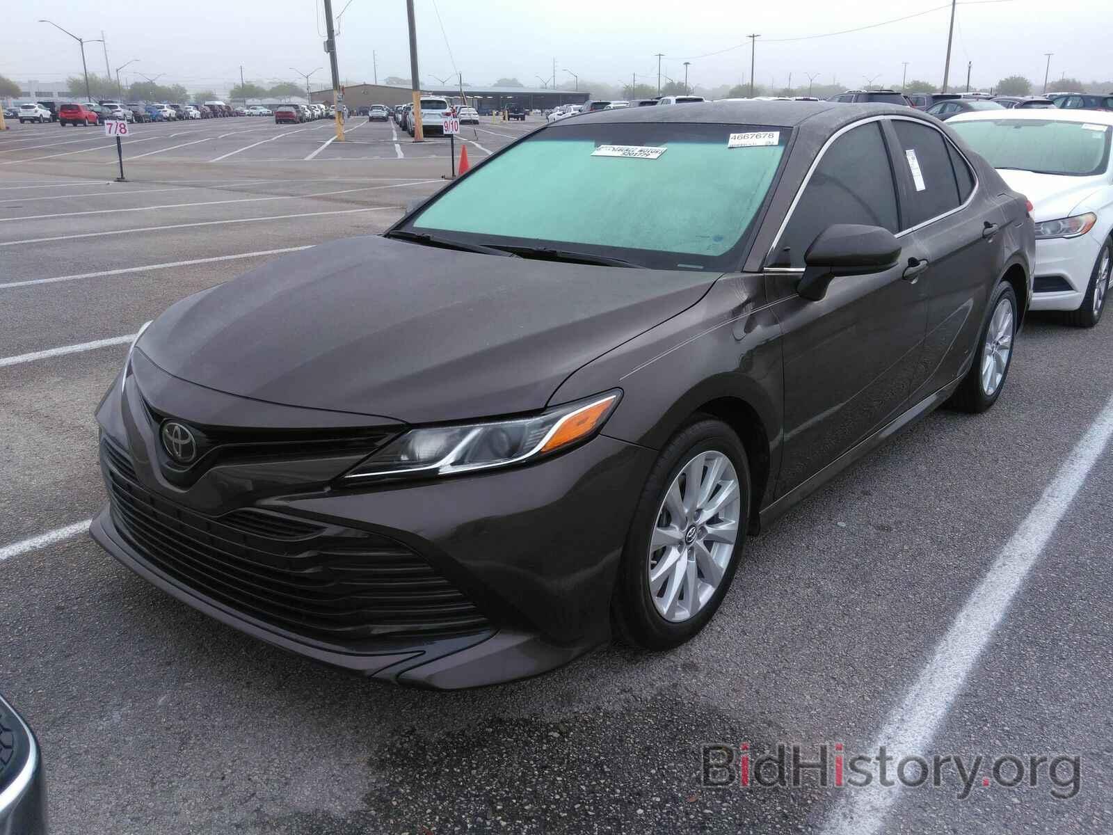 Photo 4T1B11HK4JU577816 - Toyota Camry LE 2018