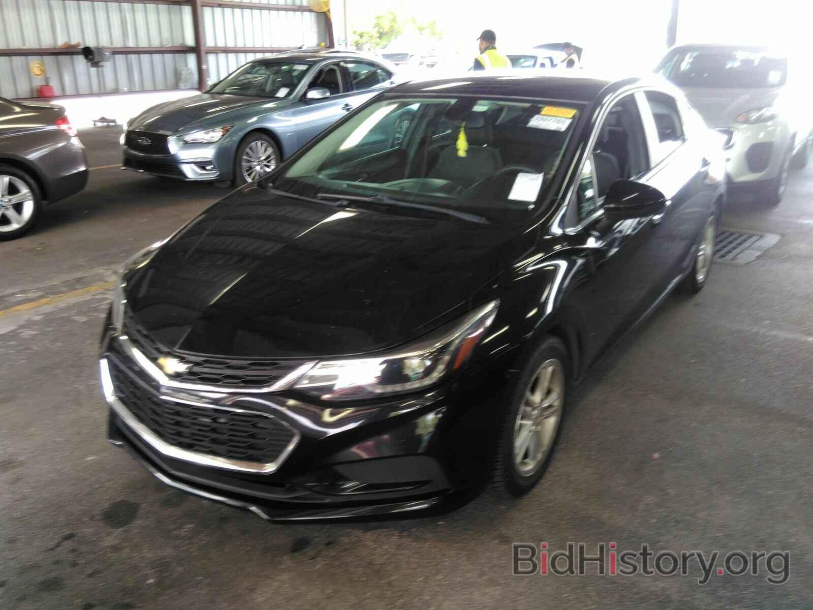 Photo 1G1BE5SM5J7105870 - Chevrolet Cruze 2018