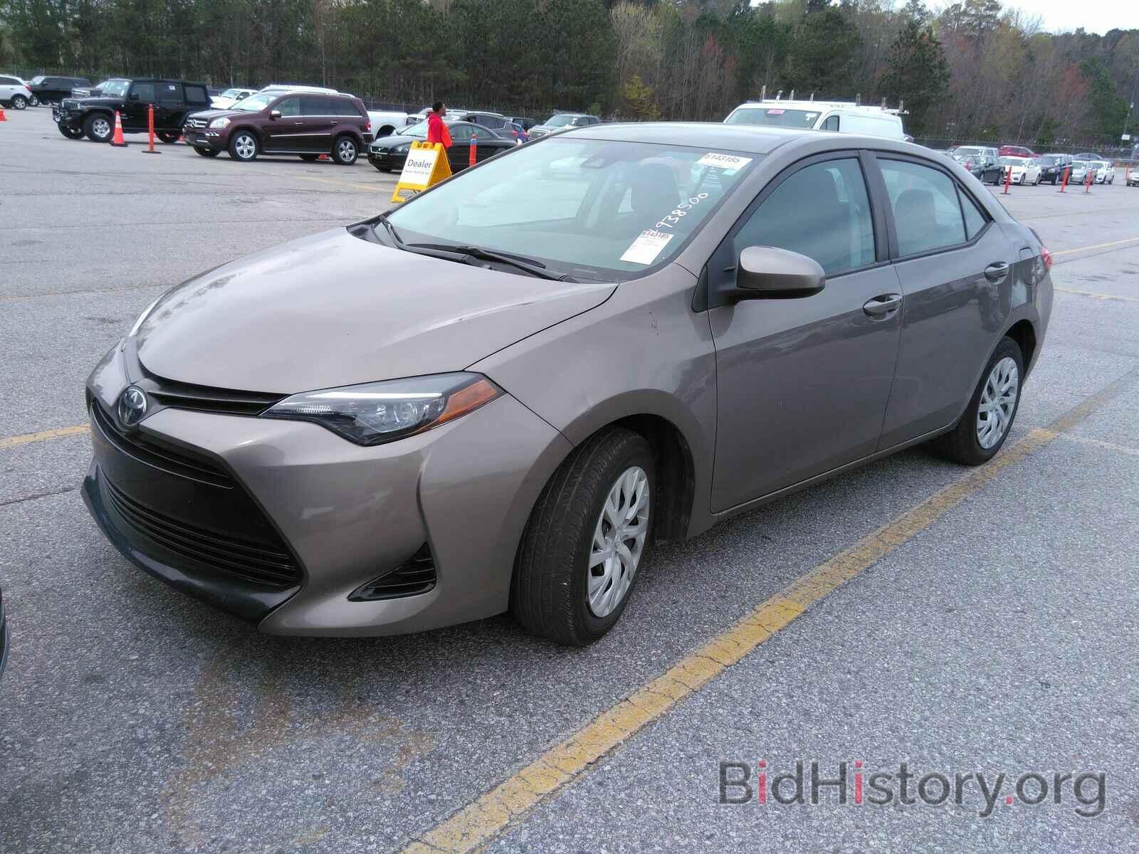 Photo 5YFBURHE4KP860980 - Toyota Corolla LE 2019