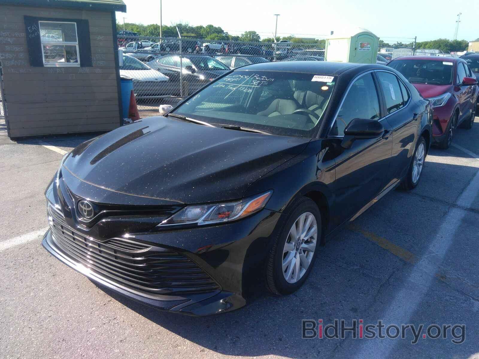 Photo 4T1B11HK8JU676607 - Toyota Camry LE 2018