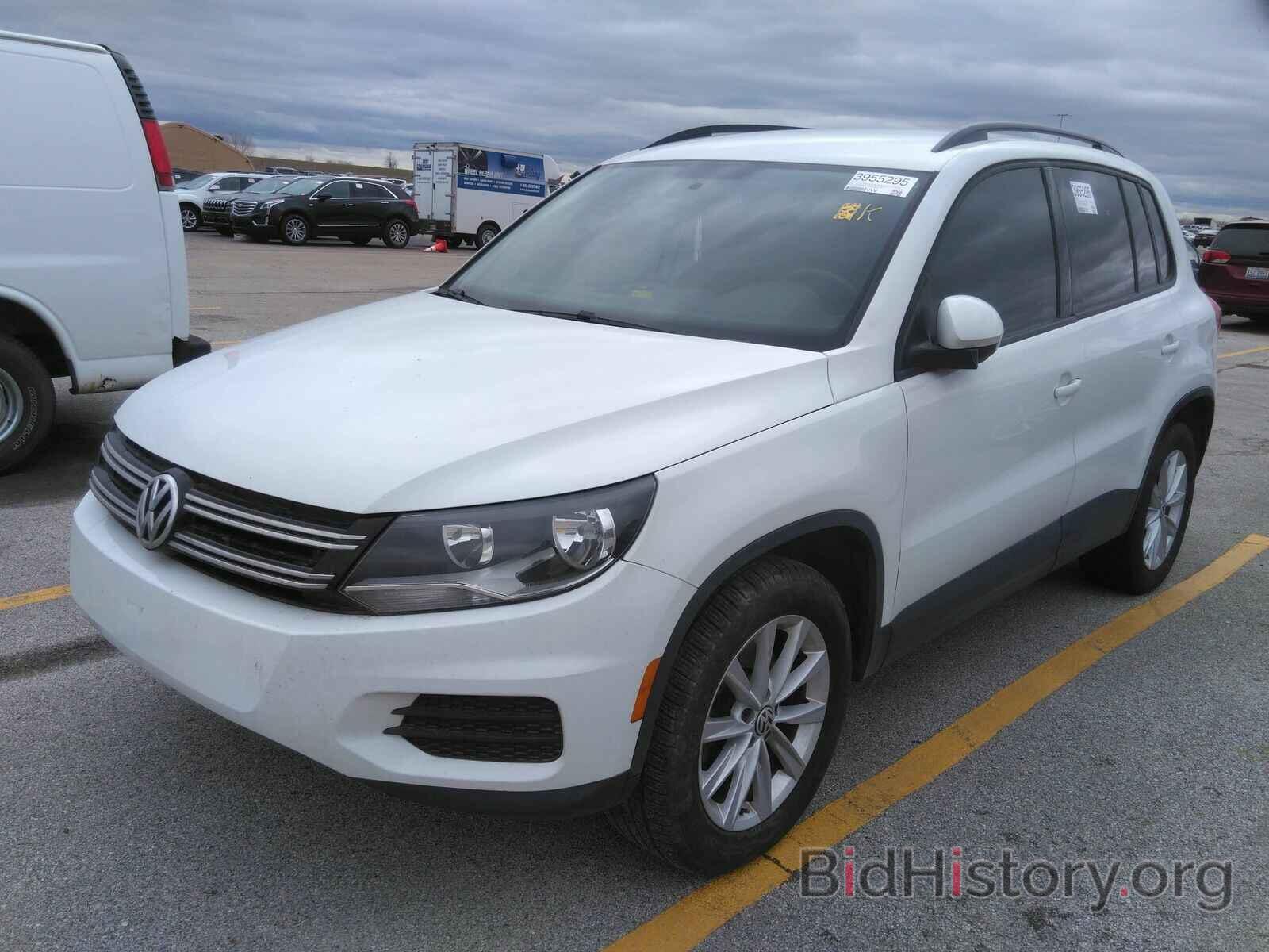 Photo WVGBV7AX0HK044591 - Volkswagen Tiguan Limited 2017
