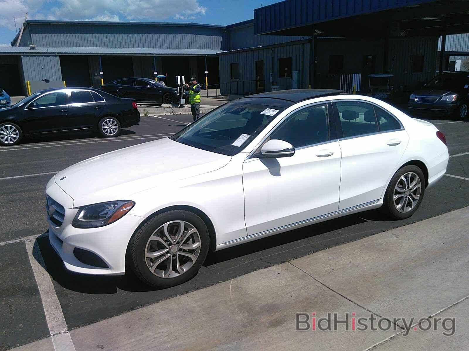 Photo WDDWF4JB4GR156893 - Mercedes-Benz C-Class 2016