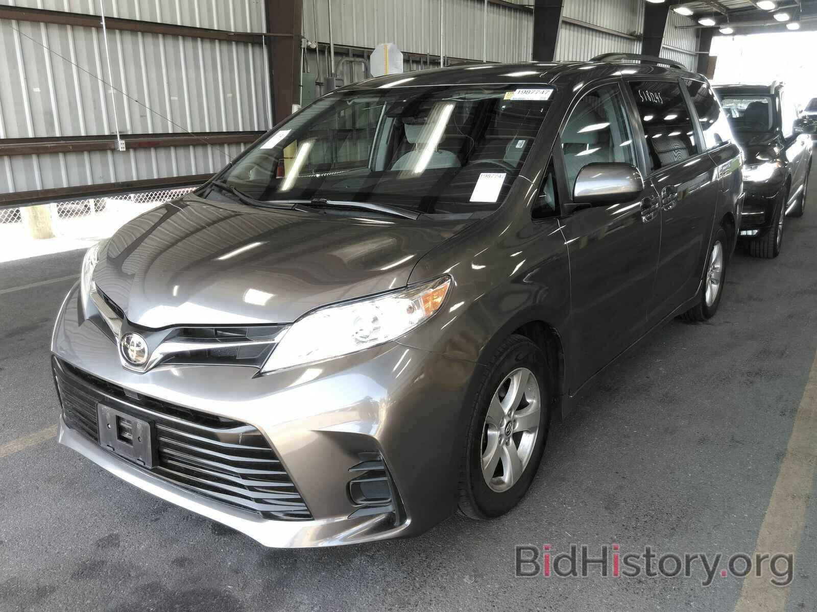 Photo 5TDKZ3DC4KS010681 - Toyota Sienna LE 2019