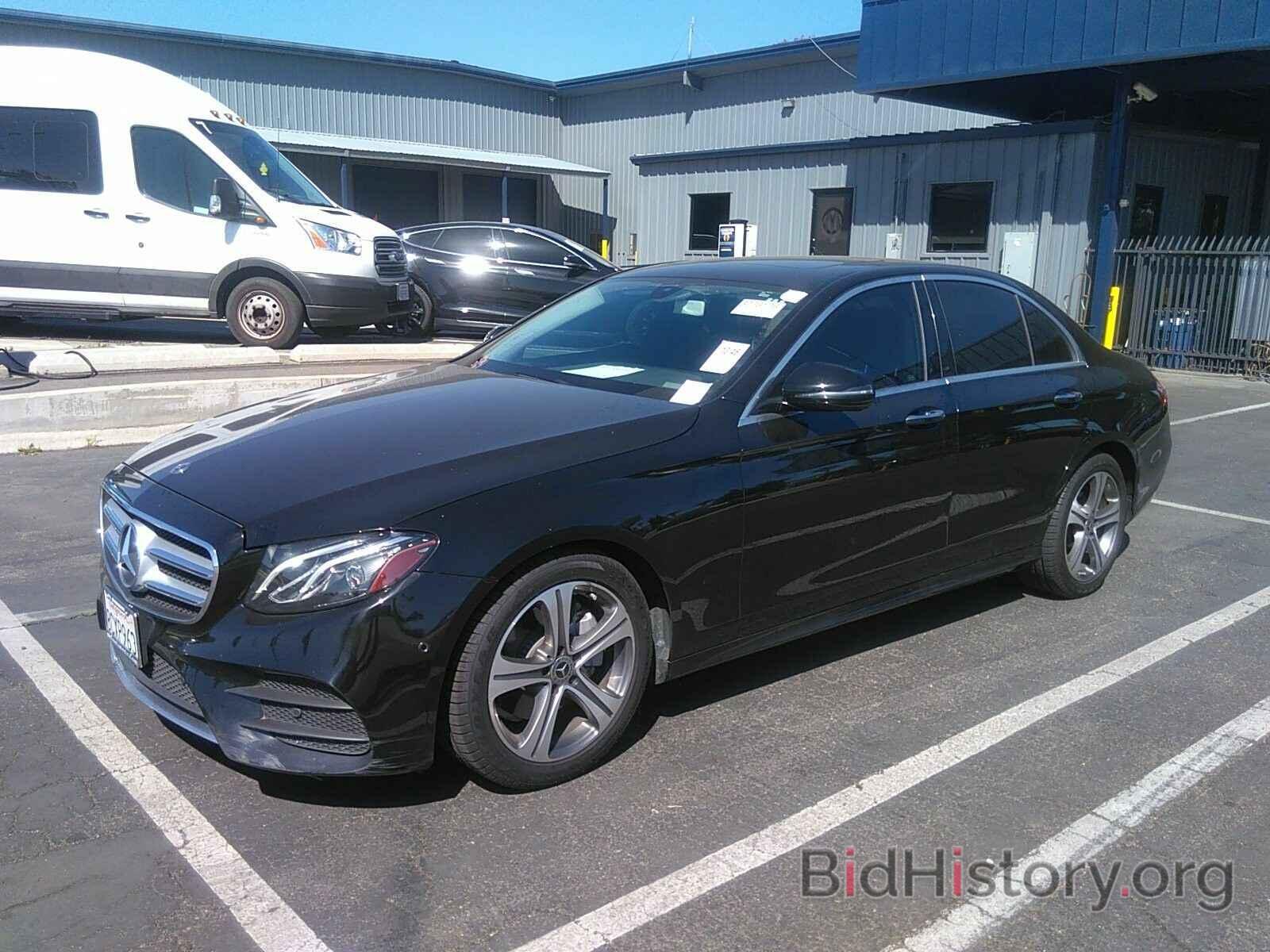 Photo WDDZF4JB8JA387573 - Mercedes-Benz E-Class 2018