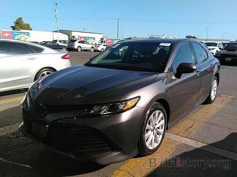 Photo 4T1B11HK2JU097273 - Toyota Camry LE 2018