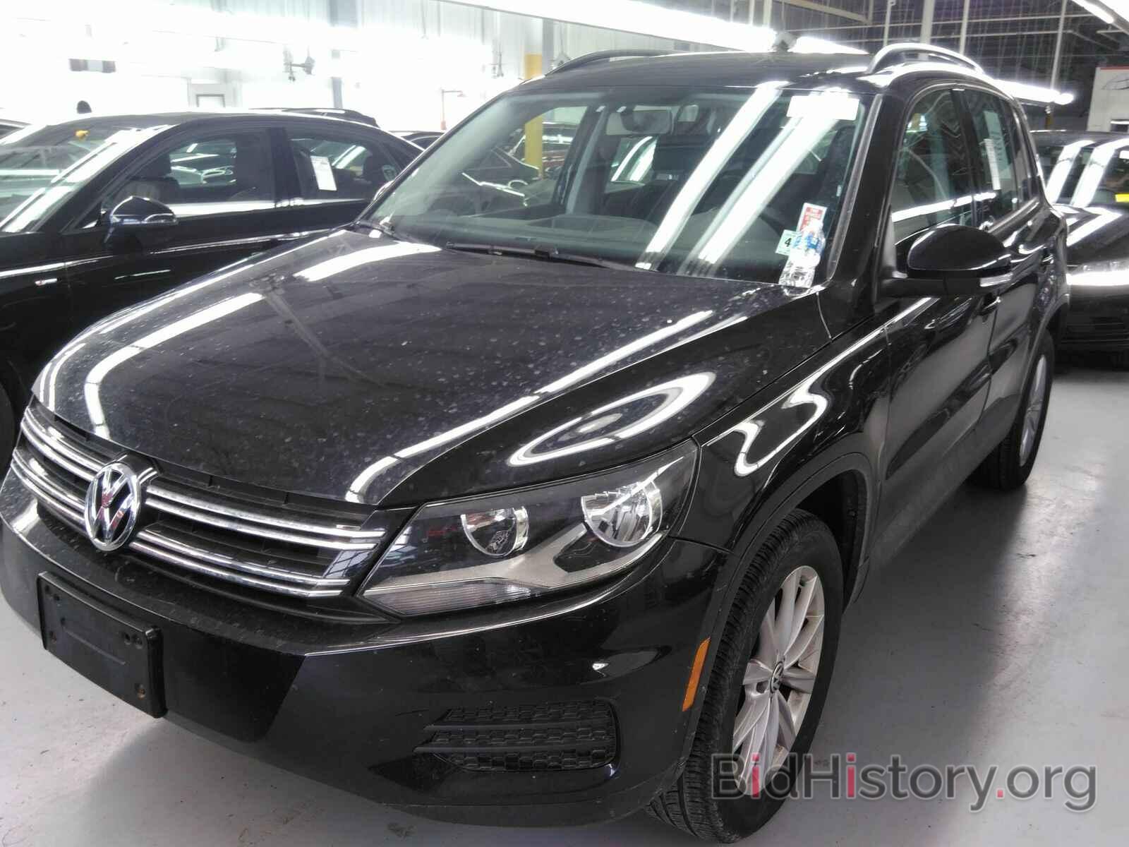 Photo WVGBV7AX0HK055087 - Volkswagen Tiguan Limited 2017