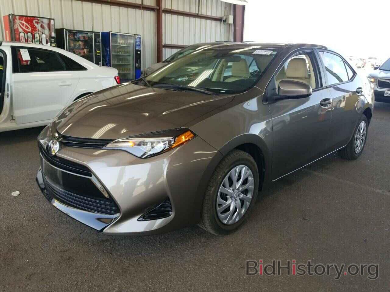 Photo 5YFBURHE3HP734361 - Toyota Corolla LE 2017