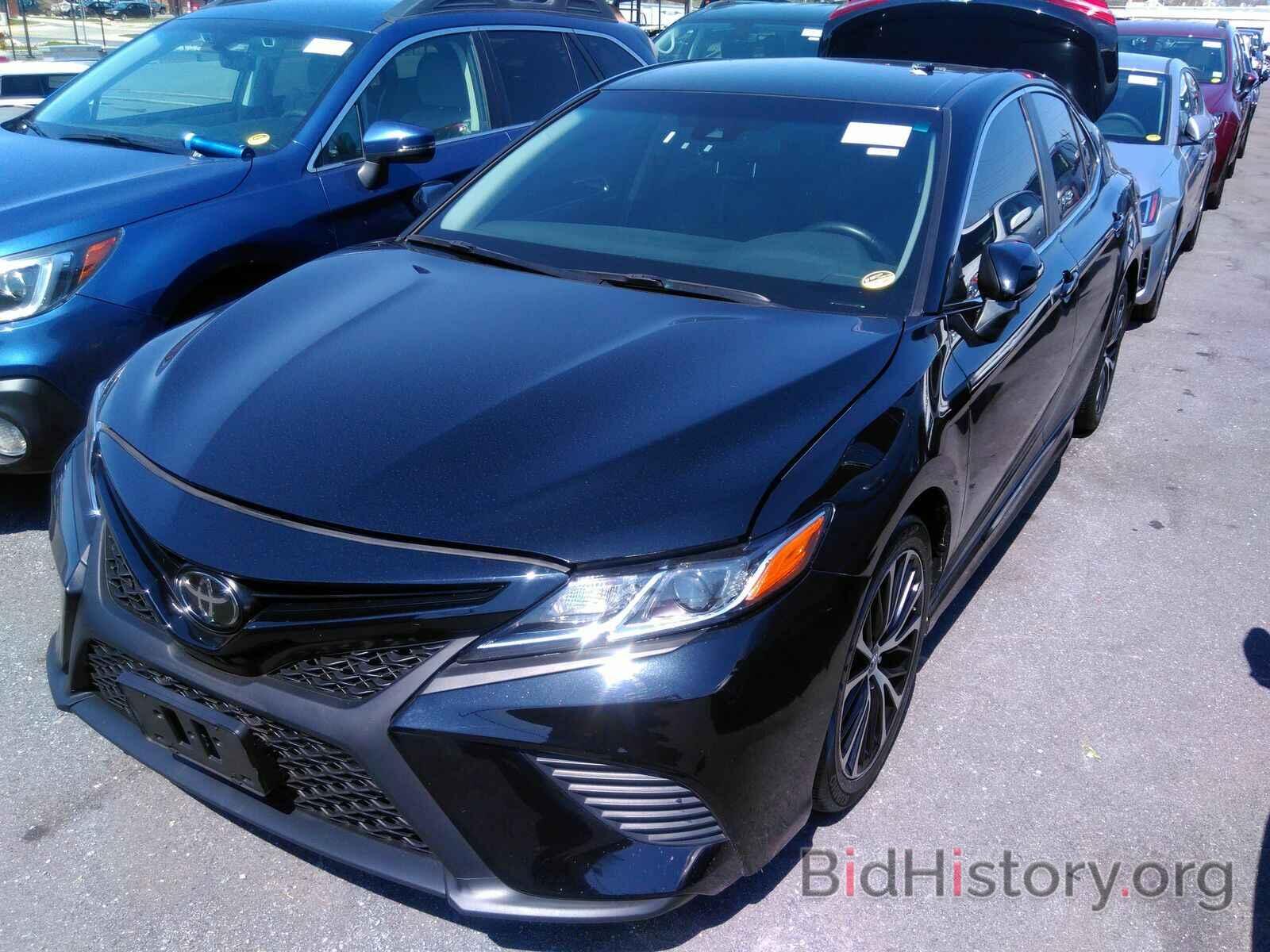 Photo 4T1B11HK9JU085704 - Toyota Camry 2018