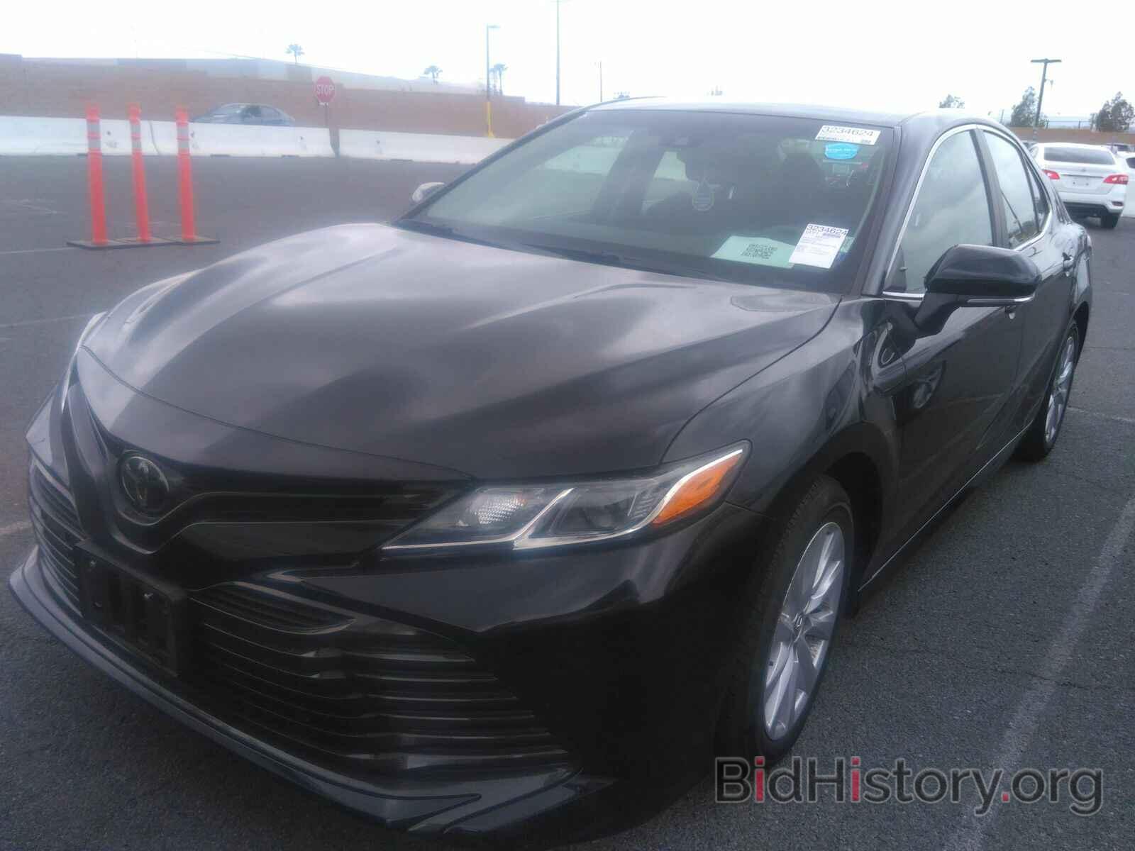 Photo 4T1B11HK6JU621153 - Toyota Camry LE 2018