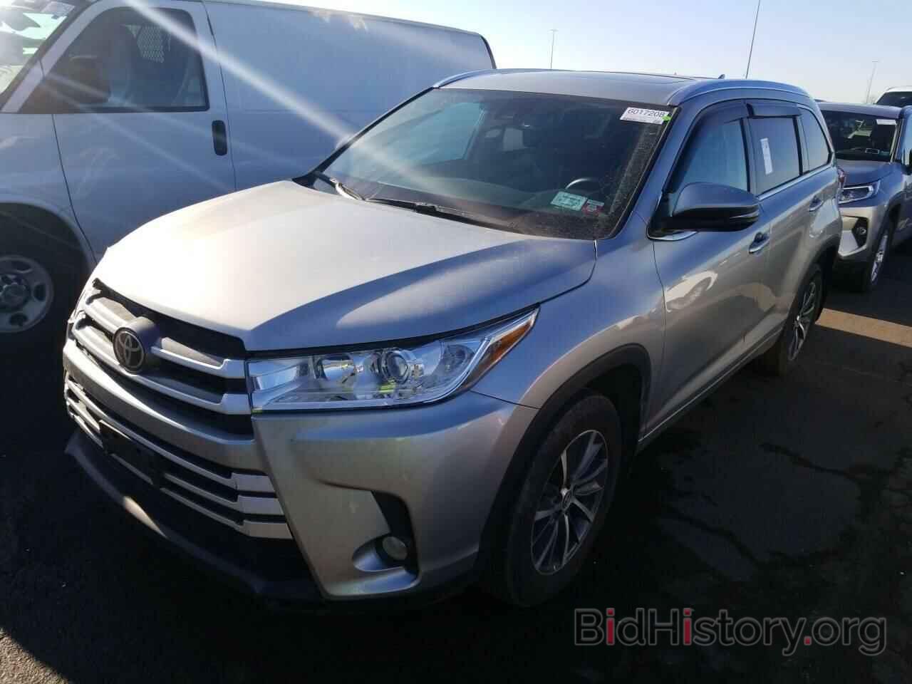 Photo 5TDJZRFH0JS560501 - Toyota Highlander 2018