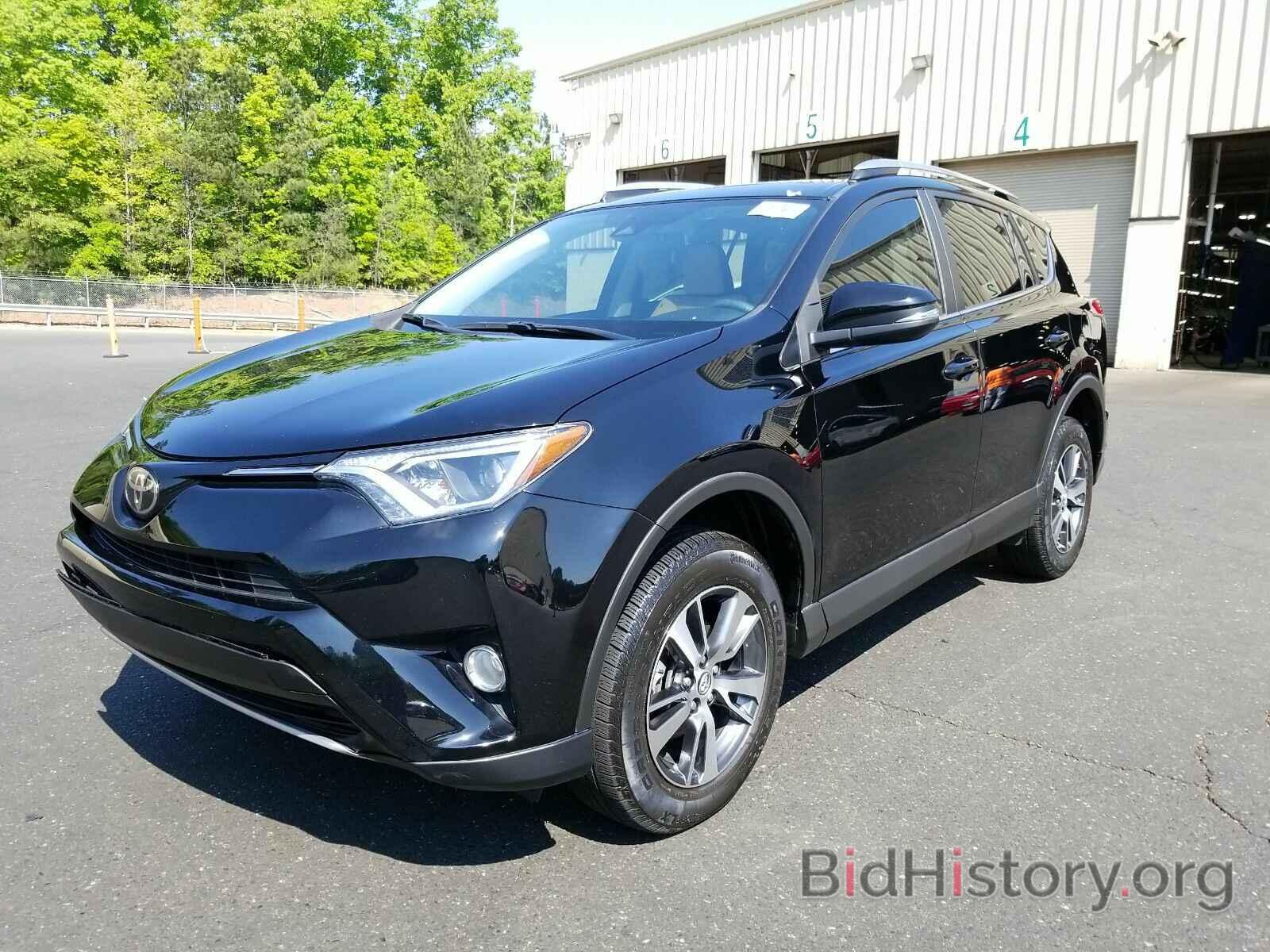 Photo 2T3WFREV2JW460582 - Toyota RAV4 2018