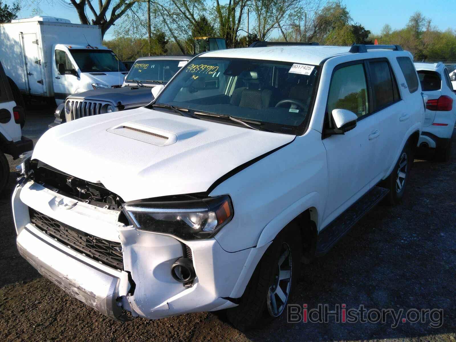 Фотография JTEBU5JR1L5796591 - Toyota 4Runner 2020