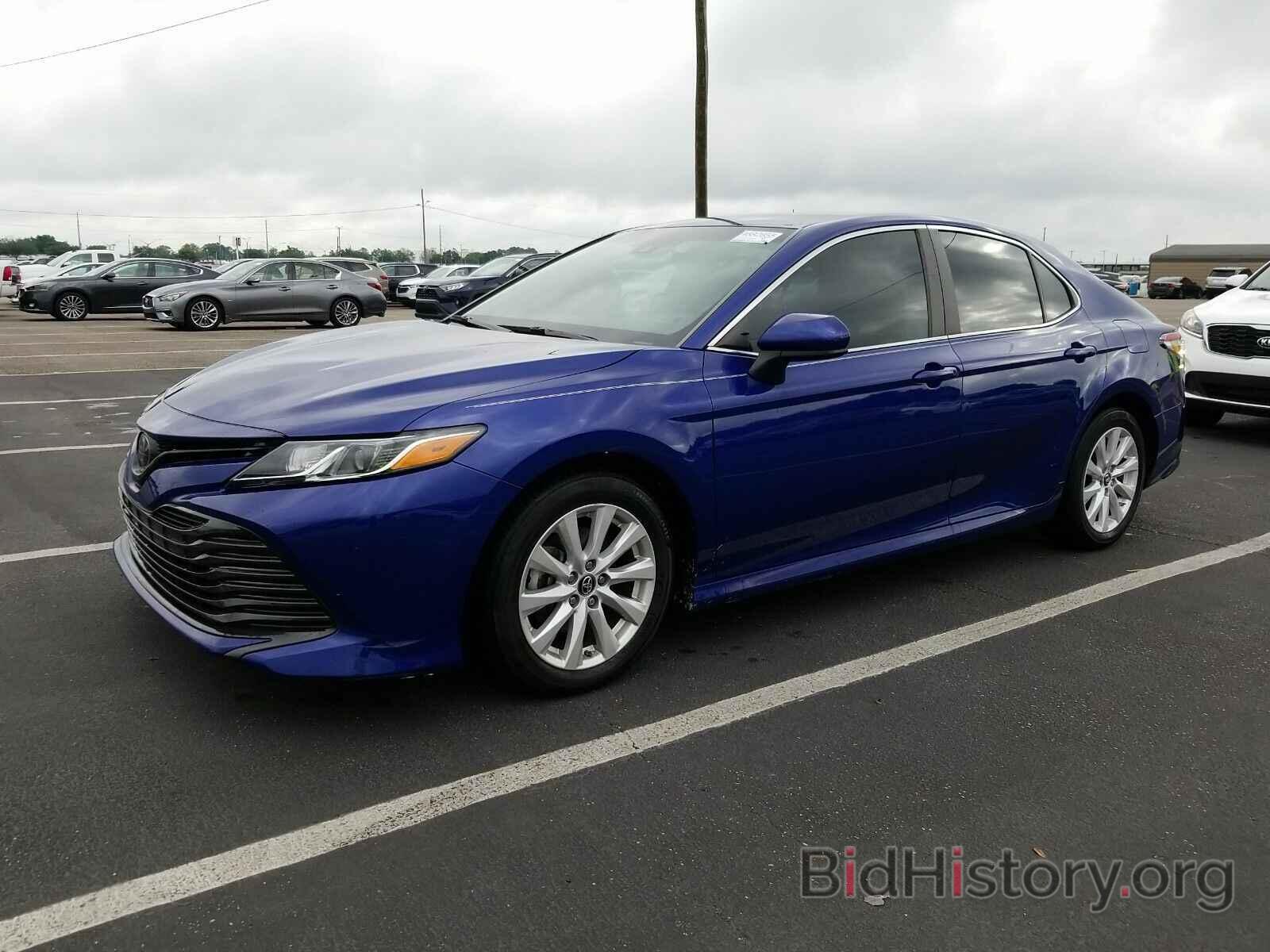 Photo 4T1B11HK3JU669158 - Toyota Camry LE 2018