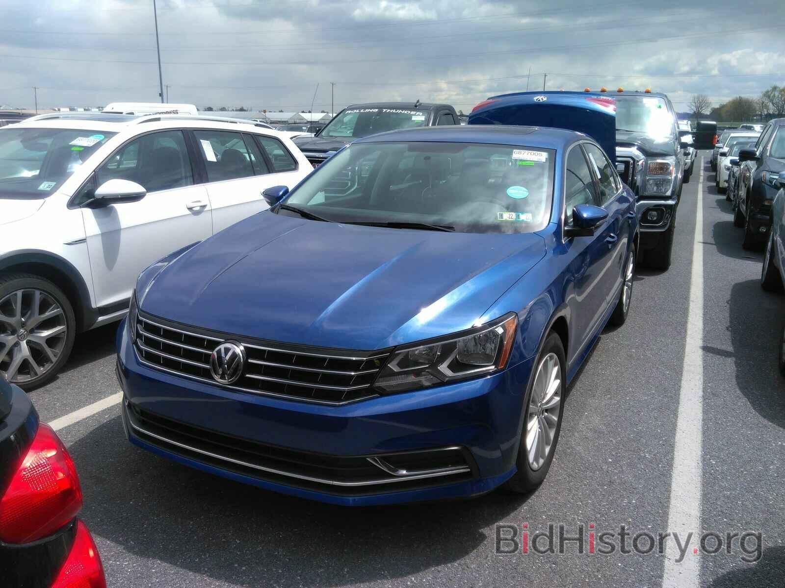 Photo 1VWBT7A33HC038105 - Volkswagen Passat 2017