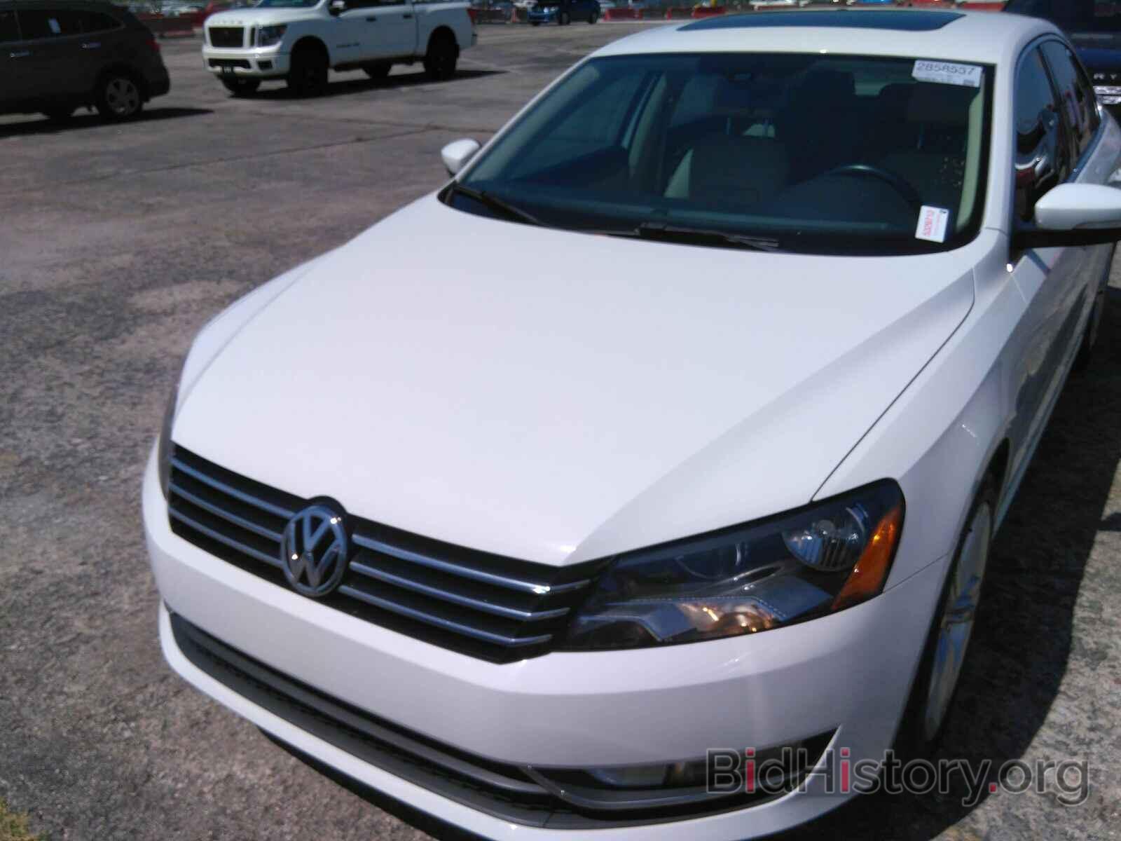 Photo 1VWBS7A33FC016556 - Volkswagen Passat 2015