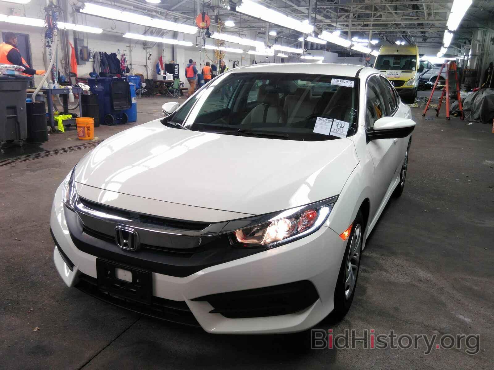 Photo 19XFC2E59JE035226 - Honda Civic Sedan 2018