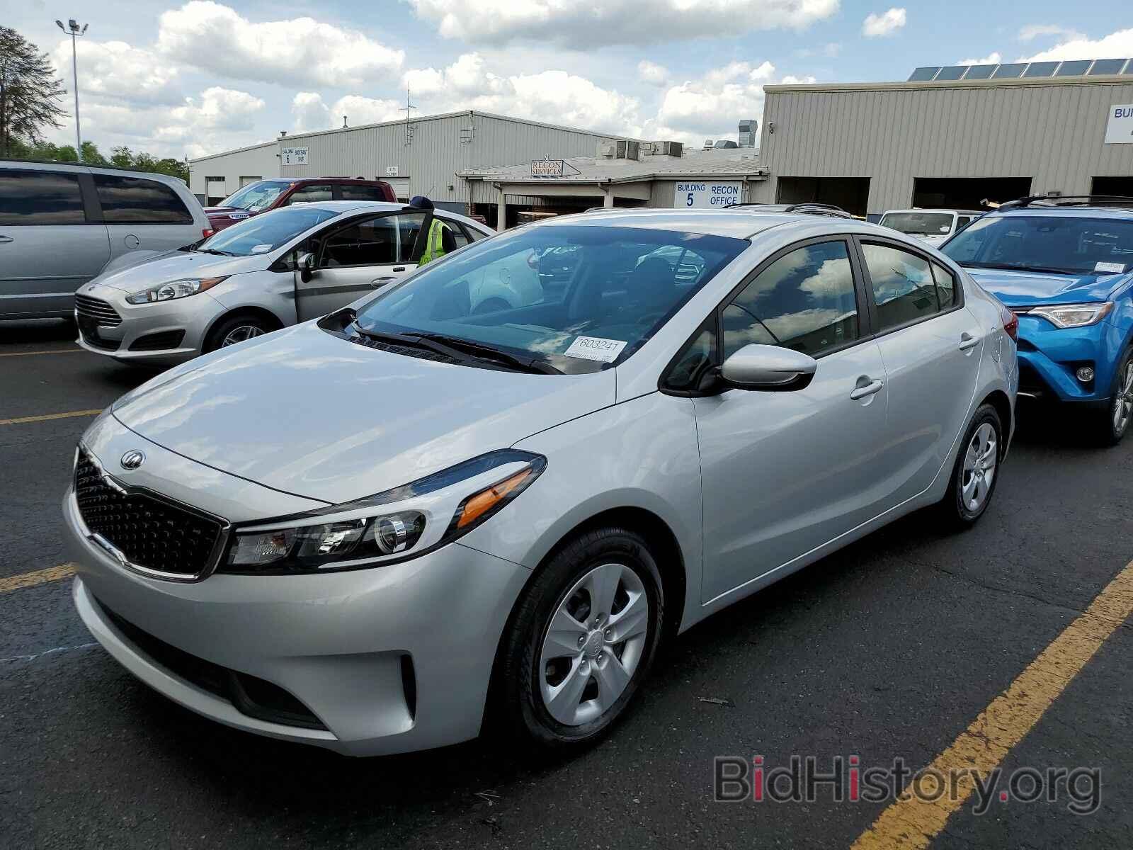 Photo 3KPFL4A79JE211095 - Kia Forte LX 2018