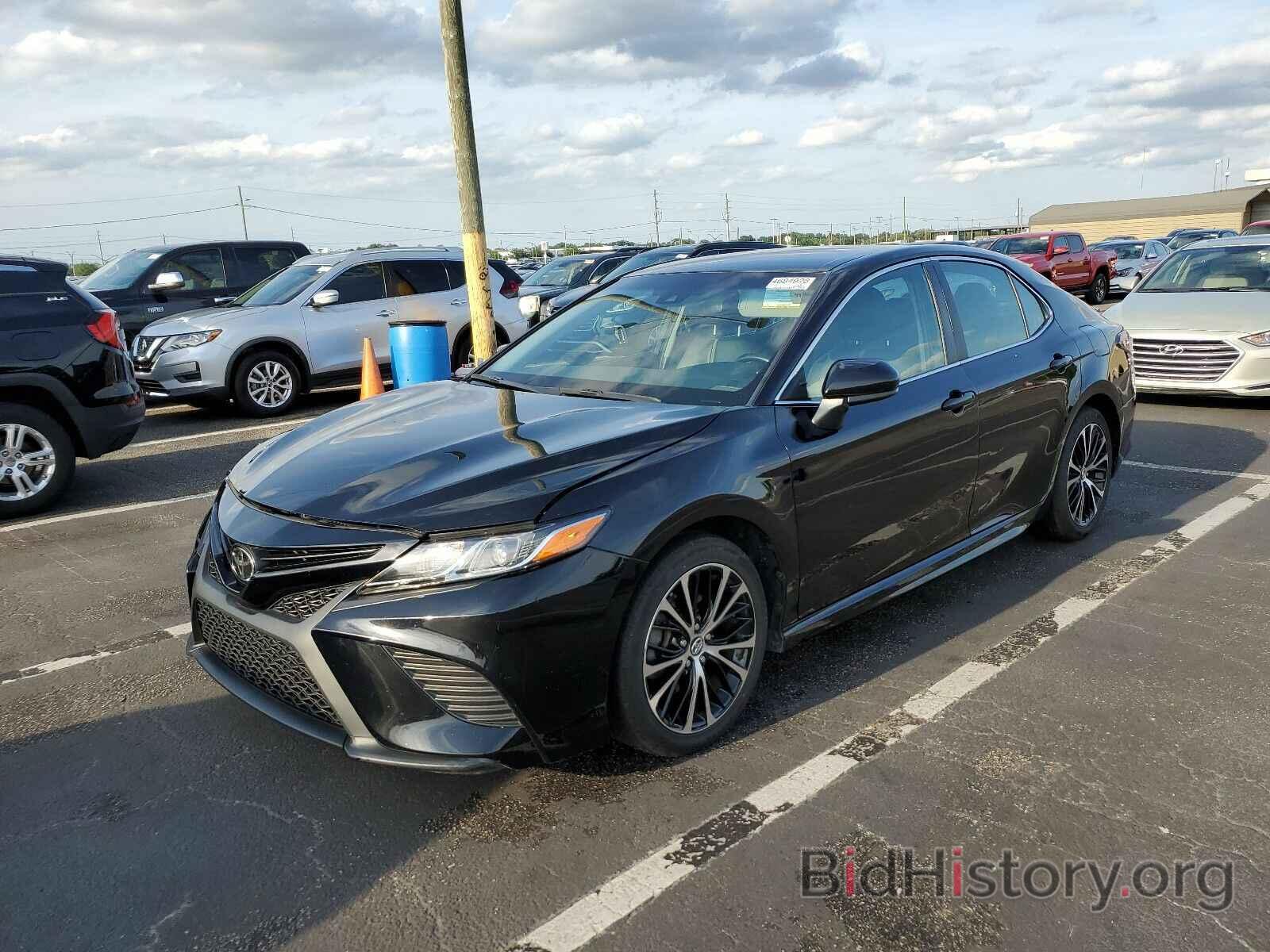 Photo 4T1B11HKXJU557635 - Toyota Camry 2018