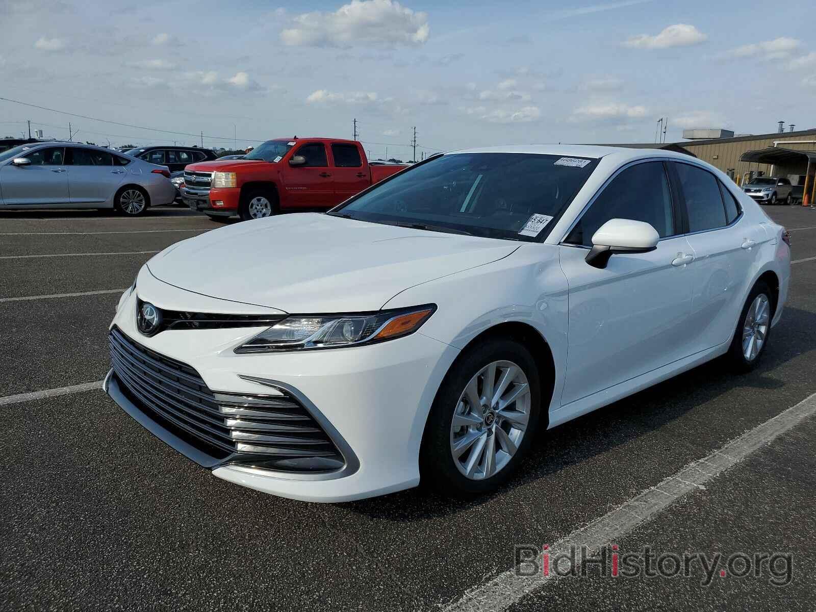 Photo 4T1C11AK7MU563394 - Toyota Camry LE 2021