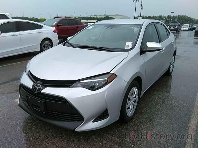 Photo 5YFBURHE5JP853230 - Toyota Corolla LE 2018