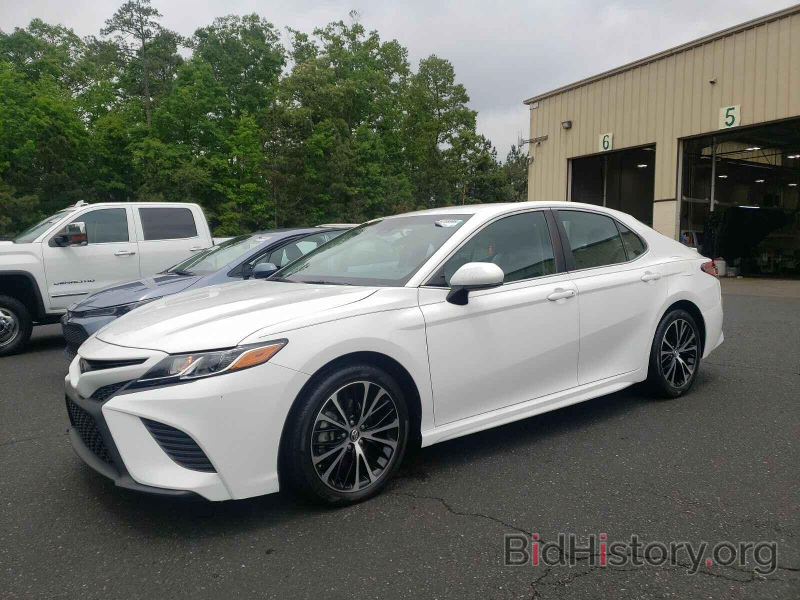 Photo 4T1B11HK1JU634246 - Toyota Camry 2018