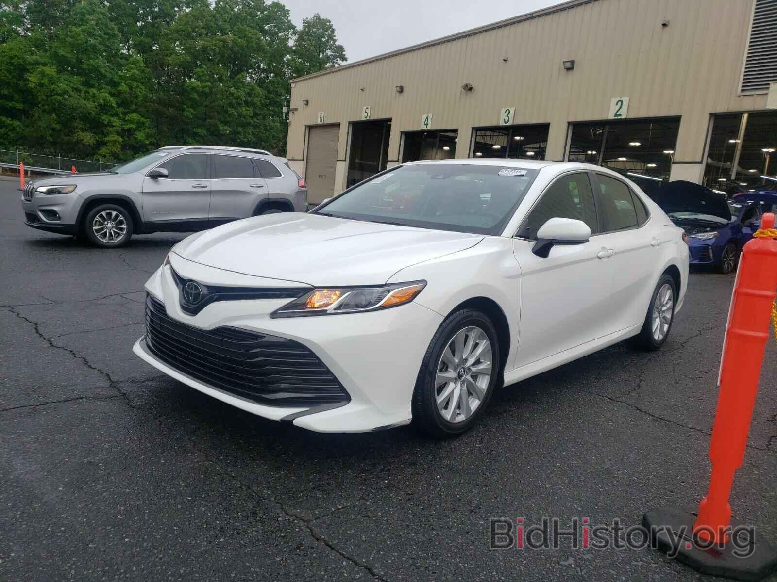 Photo 4T1B11HK2JU616337 - Toyota Camry LE 2018