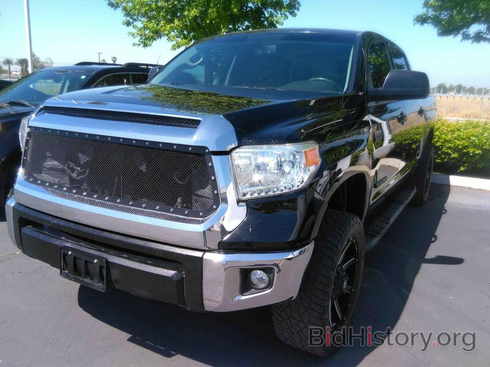 Photo 5TFDW5F13GX568032 - Toyota Tundra 4WD Truck 2016