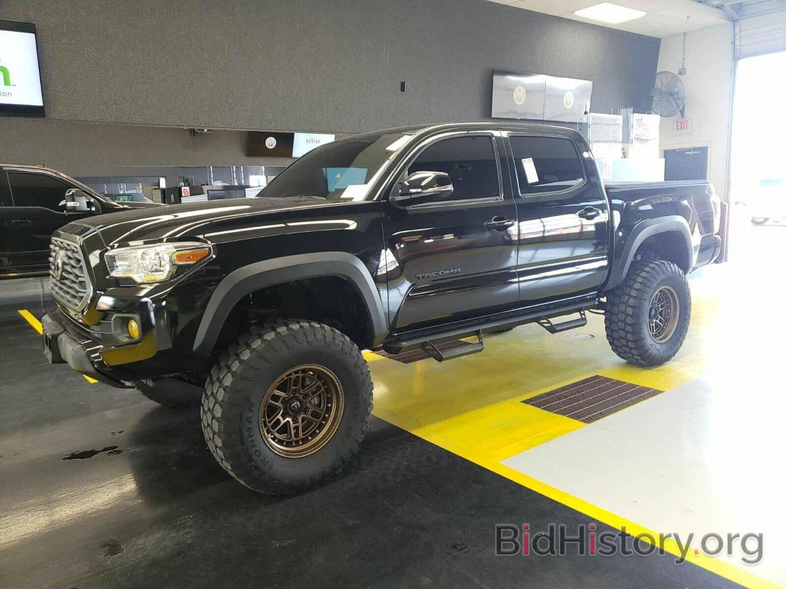 Photo 5TFCZ5AN9LX238807 - Toyota Tacoma 4WD 2020