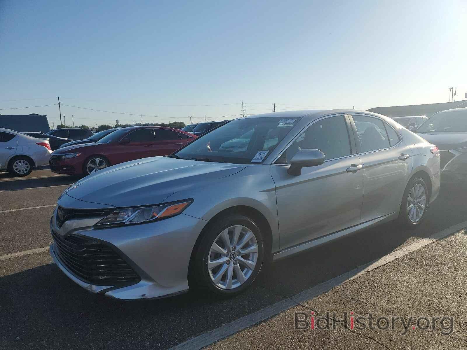 Photo 4T1B11HK9JU088909 - Toyota Camry LE 2018