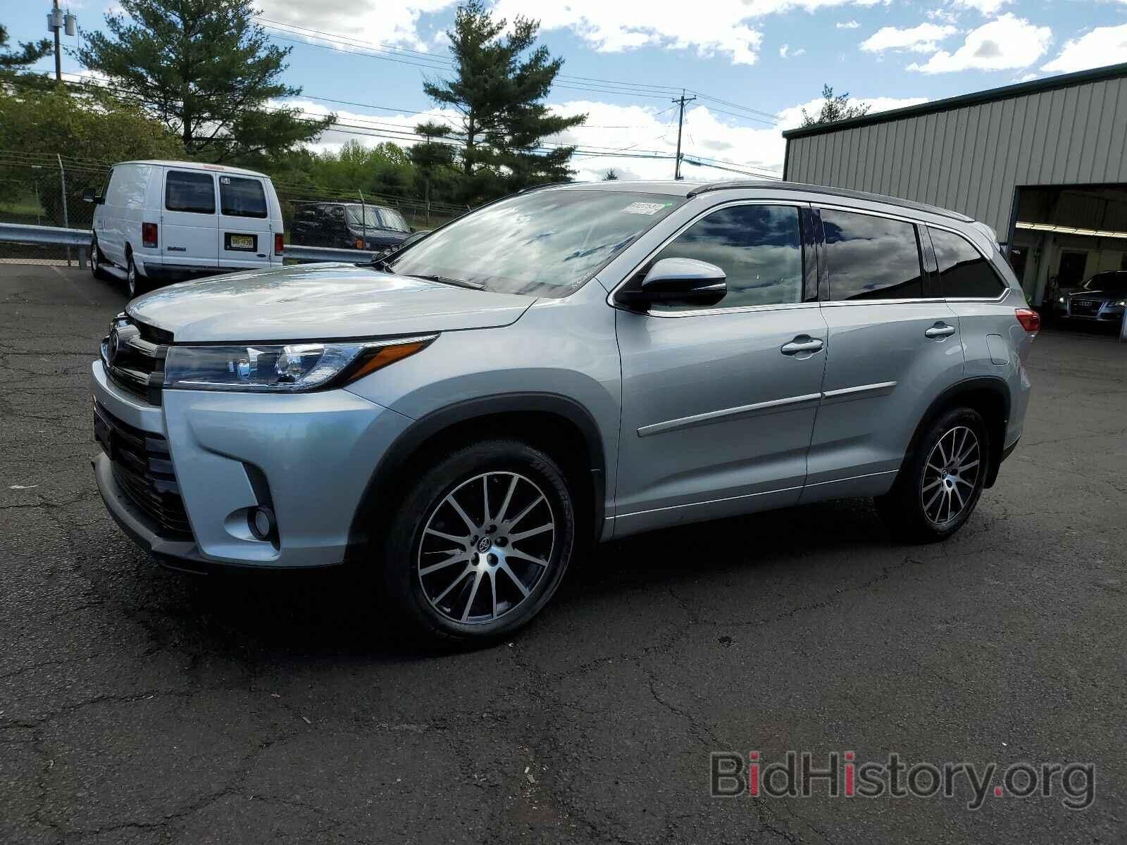 Фотография 5TDJZRFH2JS560774 - Toyota Highlander 2018