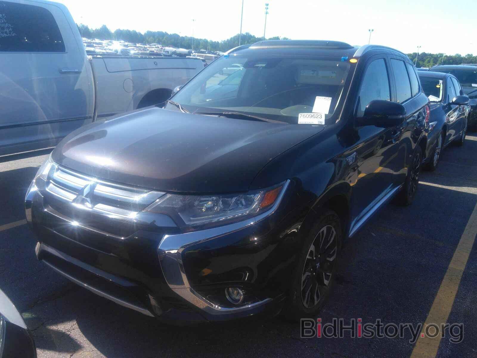 Photo JA4J24A5XJZ028184 - Mitsubishi Outlander PHEV 2018