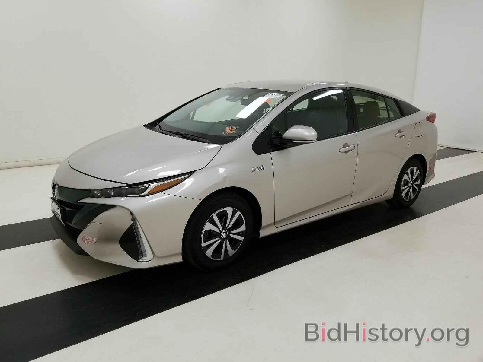 Фотография JTDKARFP8H3021915 - Toyota Prius Prime 2017