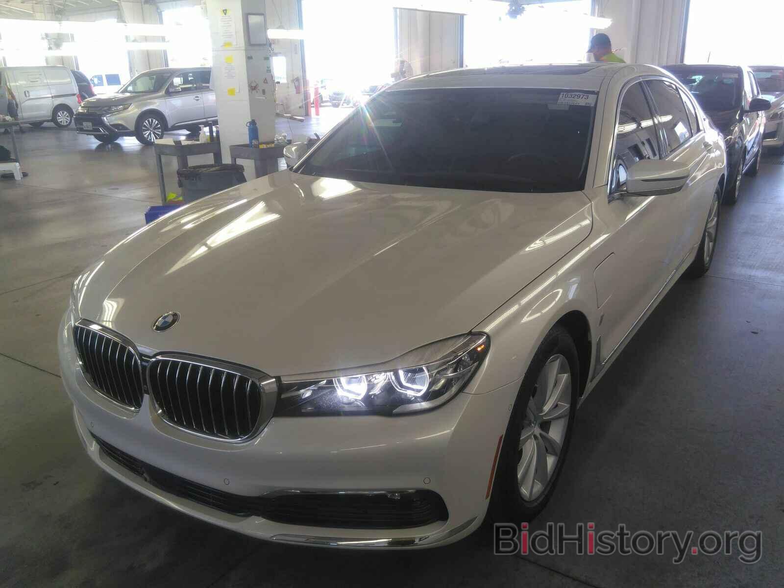 Фотография WBA7J2C3XHG497698 - BMW 7 Series 2017