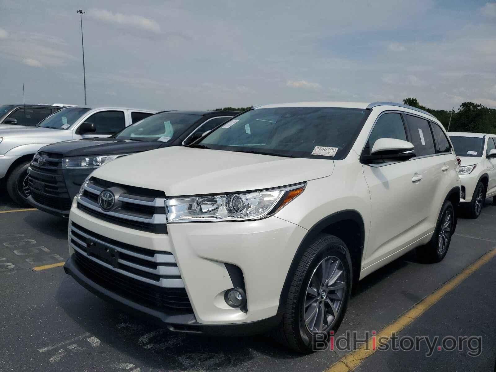 Фотография 5TDJZRFH2JS550438 - Toyota Highlander 2018