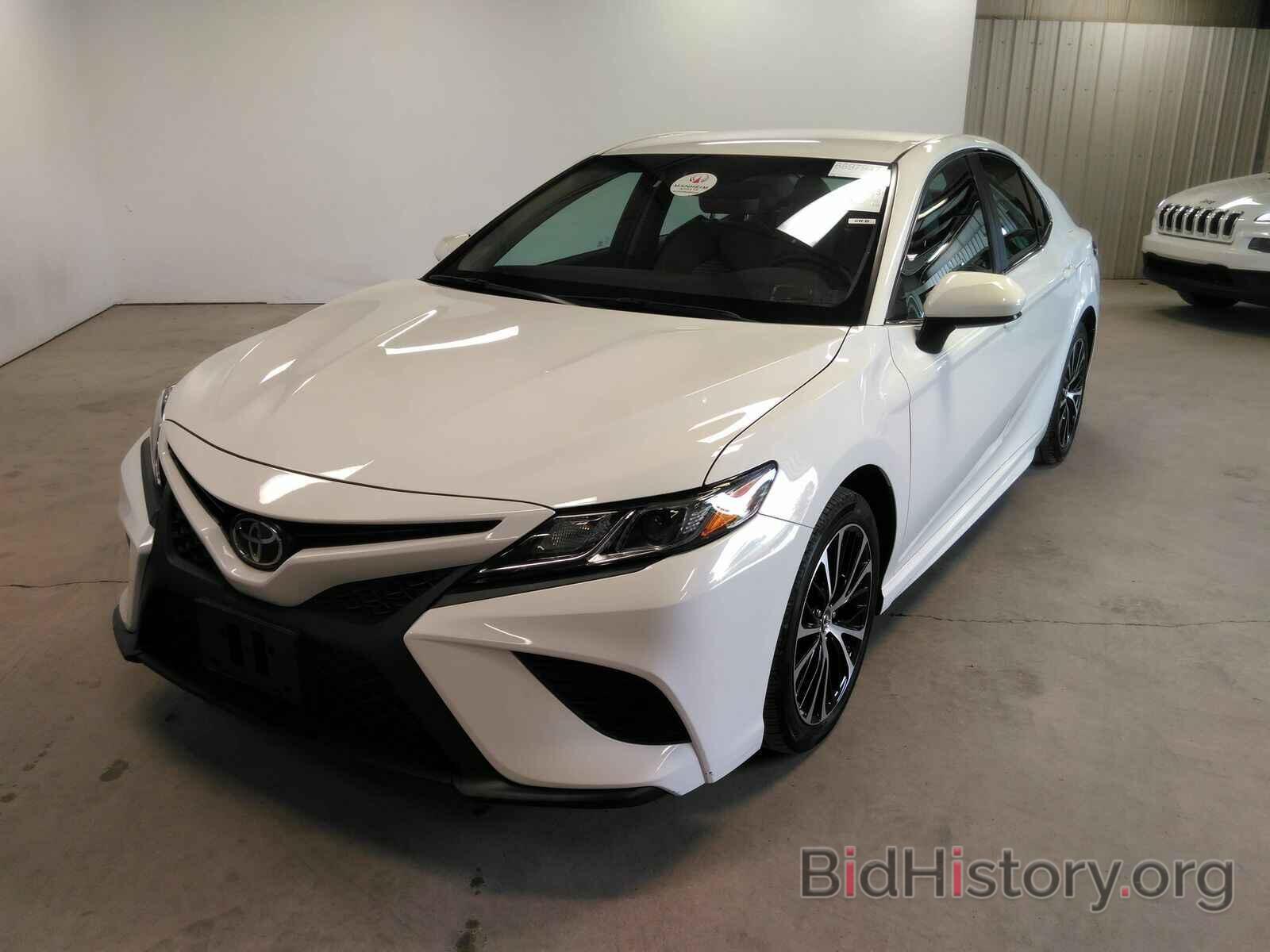 Photo 4T1B11HK9JU611572 - Toyota Camry 2018