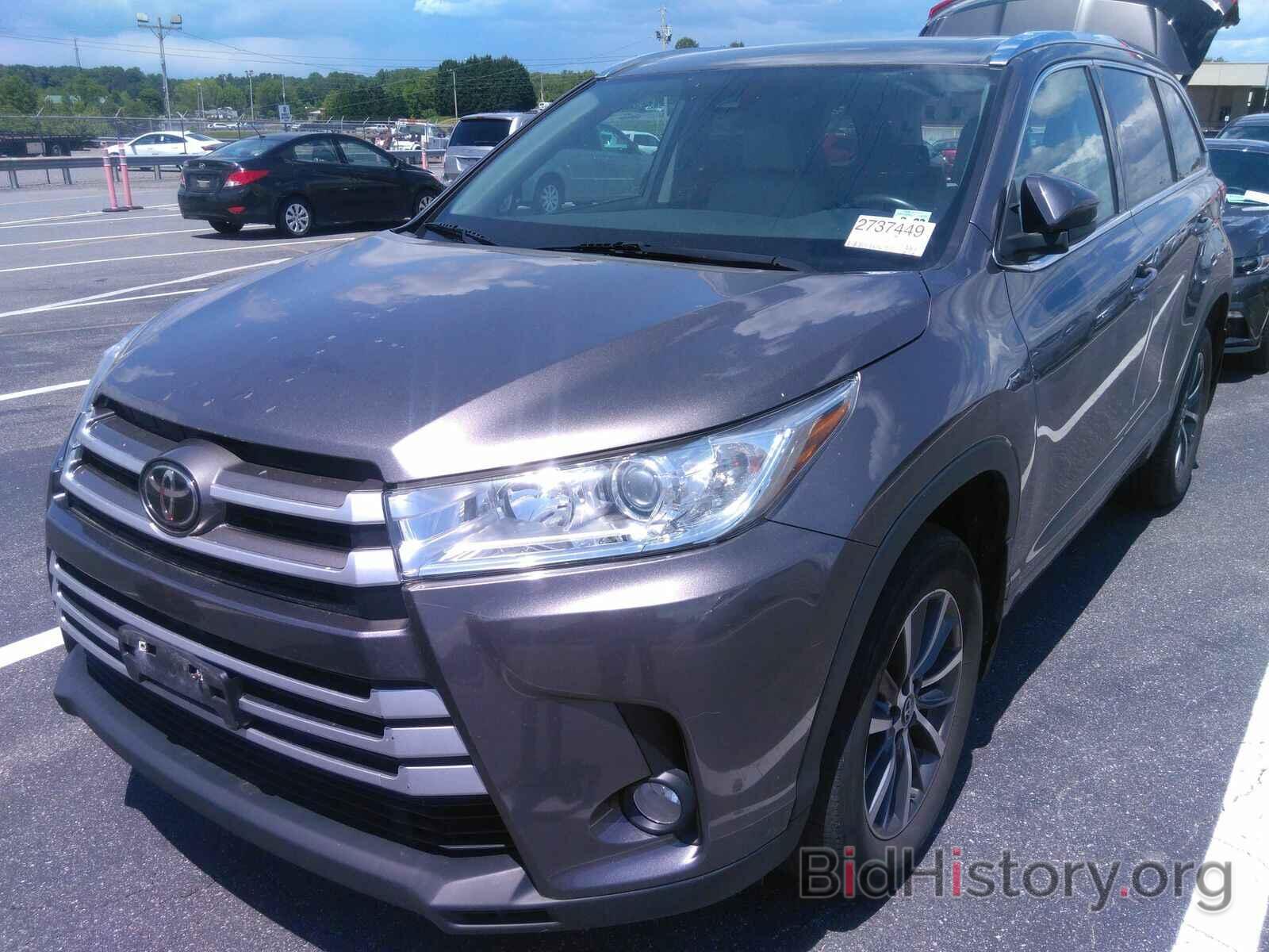 Photo 5TDJZRFH8JS525009 - Toyota Highlander 2018