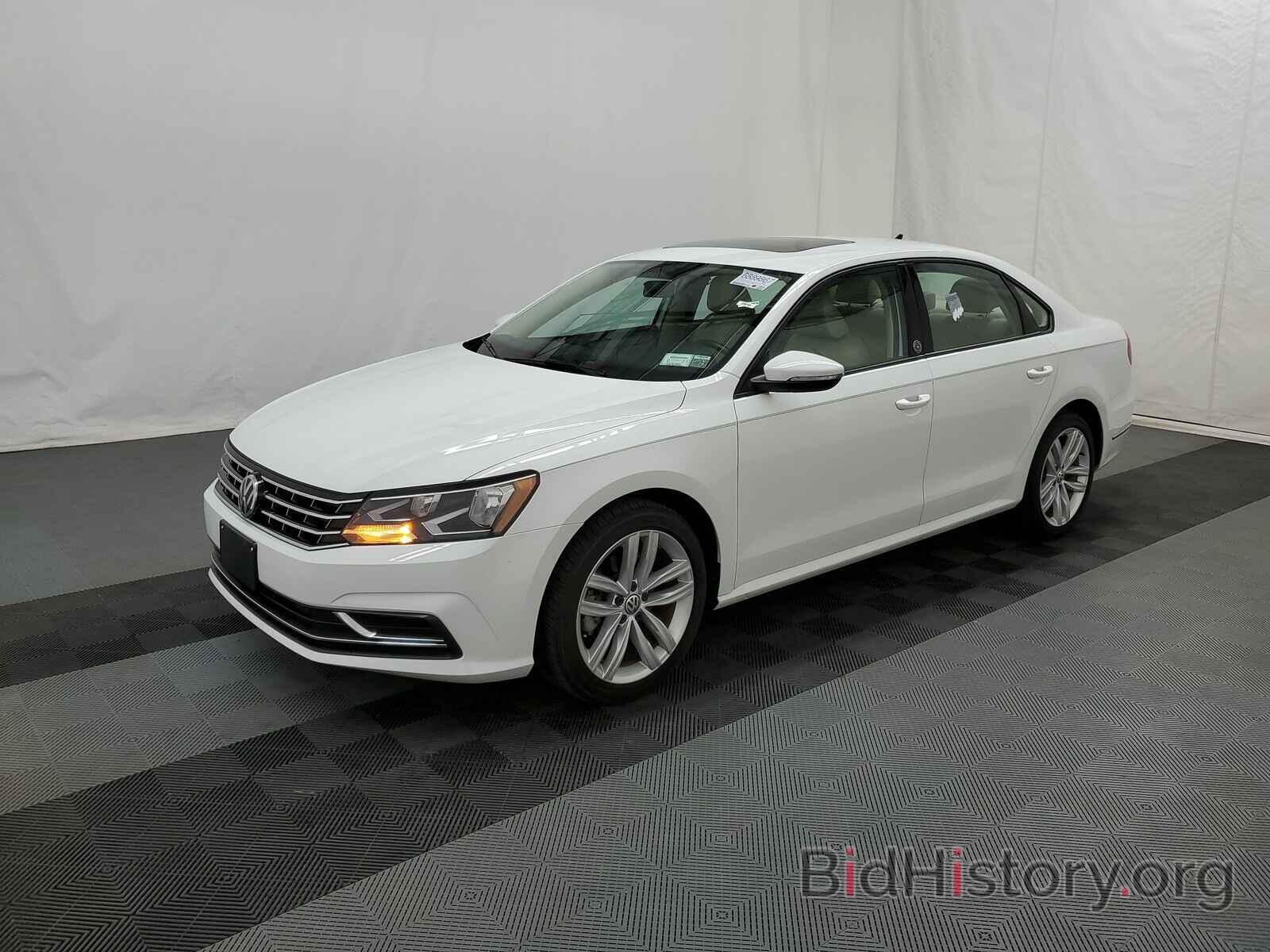 Photo 1VWLA7A32KC004982 - Volkswagen Passat 2019