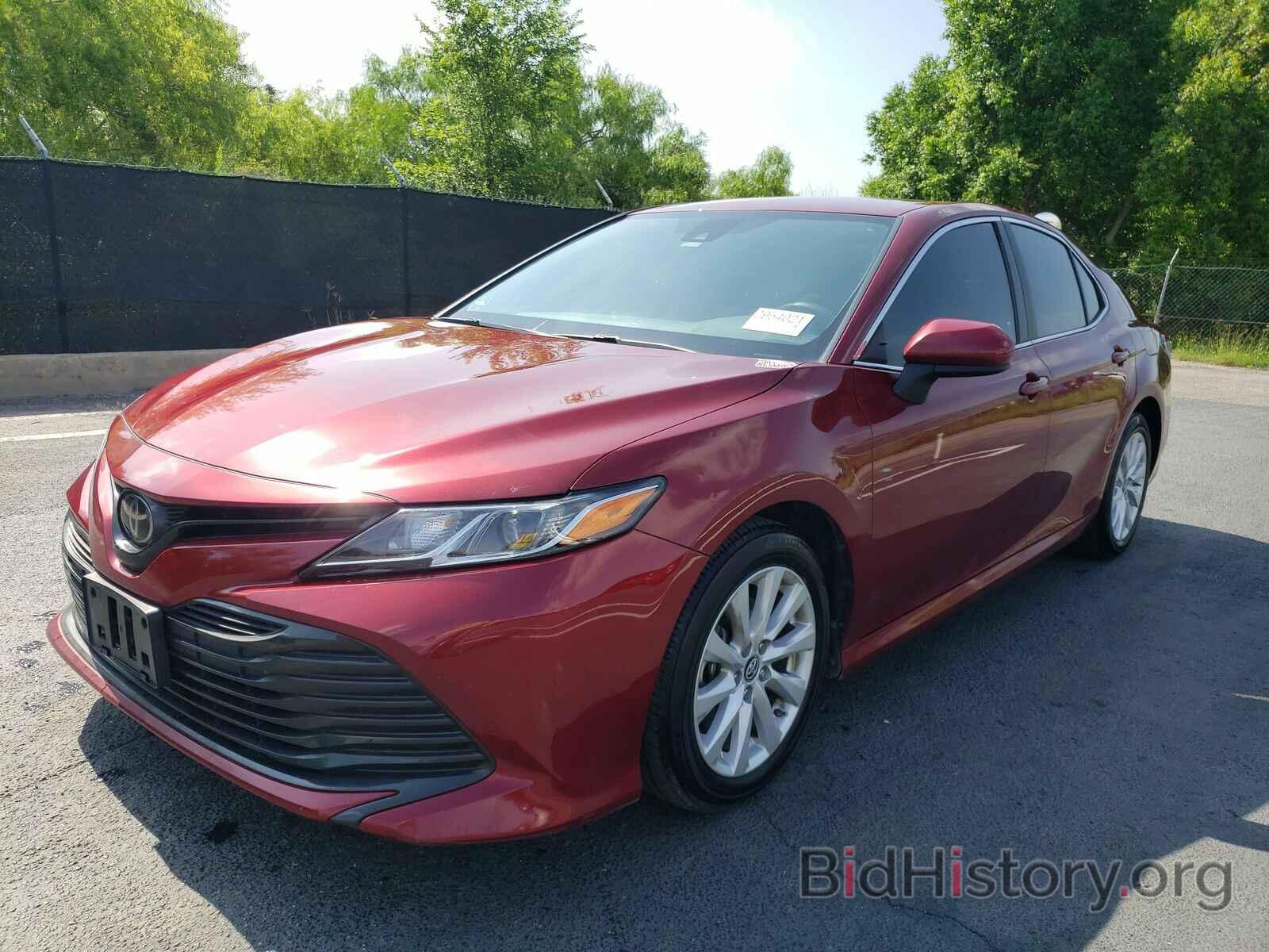 Photo 4T1B11HK3KU245979 - Toyota Camry LE 2019